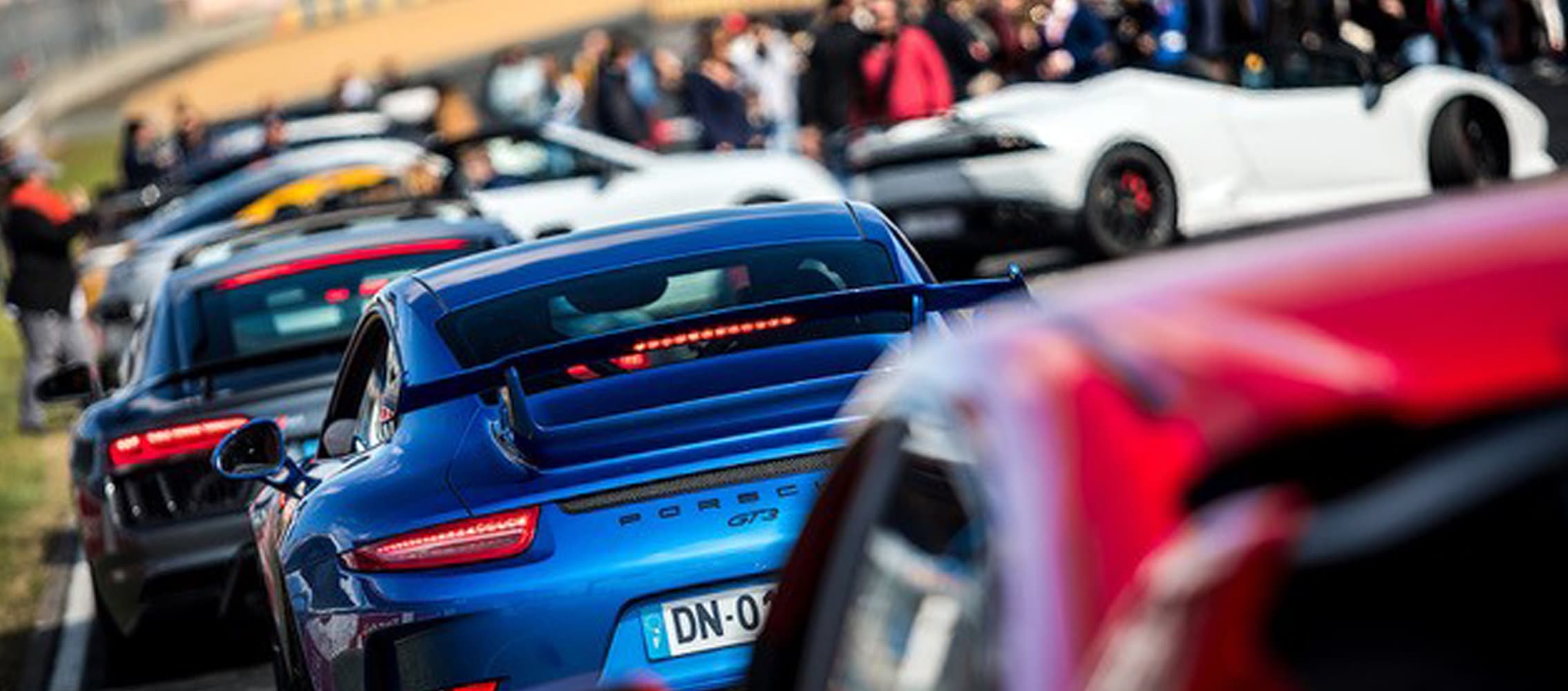 Voitures sur le circuit Exclusive Drive